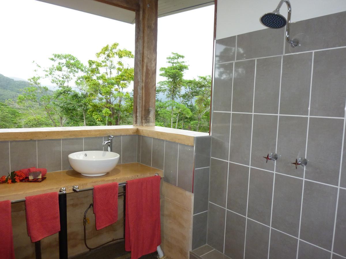 Wompoo Eco Retreat Bed & Breakfast Cow Bay Room photo